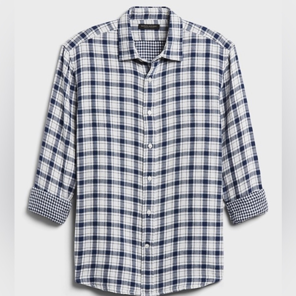 Men’s Banana Republic button down. Size small. Excellent condition